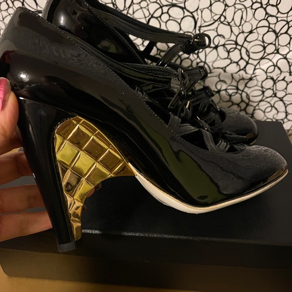 Chanel patent leather pumps - Picture 8 of 9
